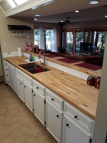 NEUER Seeblick und Yachthafen, Cape Royale unter den Bäumen