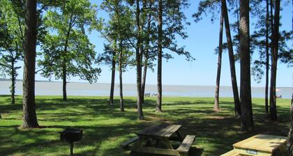 NUEVO lakeview y marina, Cape Royale bajo los árboles