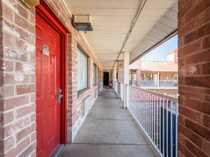 Hallway - OYO Hotel San Antonio River Walk (San Antonio)