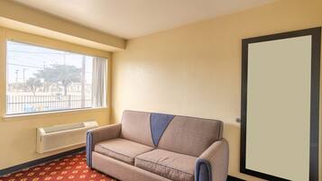 Premium King Bed with Pull Out | Room amenity