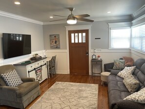 Smart TV - NEW Coronado Village Charmer Walk to every where /Pr. Garage. (Coronado)