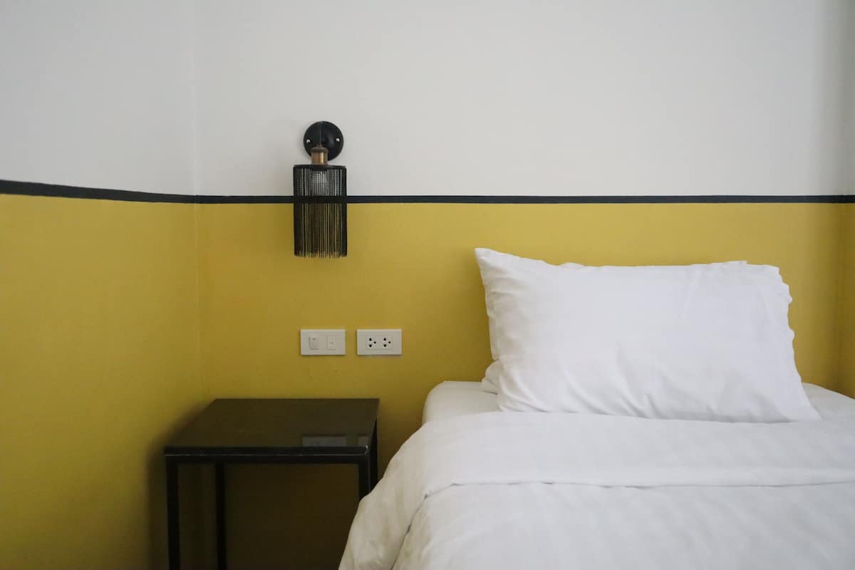 Twin Room (Free Netflix) | Escritorio, cortinas opacas, wifi gratis y decoración individual