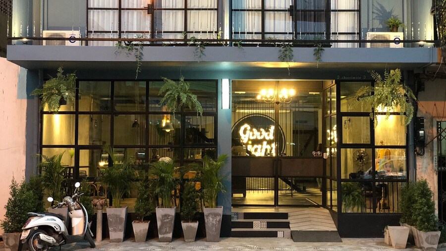 Goodnight Poshtel