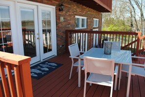 Outdoor dining - Spacious, beautifully designed, spectacular views, awesome pool. (Nashville)