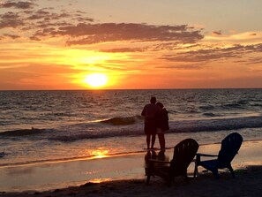 Beach nearby, sun-loungers, beach towels - A Perfect Condo Near The Beach - just renovated! (St Pete Beach)