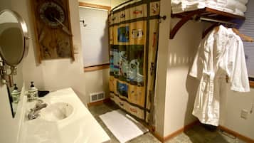 Combined shower/tub, hair dryer, towels, soap