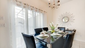 Townhome, 4 Bedrooms | In-room dining - Bella Vida 1000 (Kissimmee)