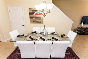 Townhome, 5 Bedrooms | In-room dining