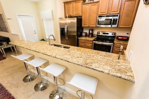 Townhome, 5 Bedrooms | Private kitchen