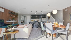 Townhome, 4 Bedrooms | In-room dining - Le Reve 4414 (Kissimmee)
