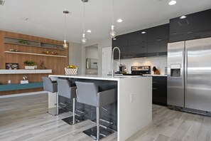 Townhome, 4 Bedrooms | Private kitchen