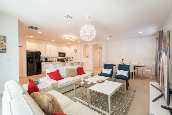 House, 4 Bedrooms | Living area