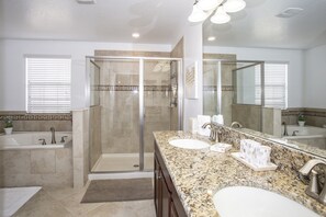 House, 6 Bedrooms | Bathroom