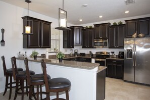 House, 6 Bedrooms | Private kitchen