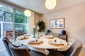 Townhome, 4 Bedrooms | In-room dining