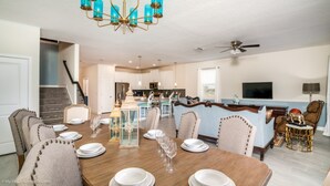 House, Multiple Beds | In-room dining