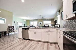House, Multiple Beds | Private kitchen | Microwave, oven, stovetop, dishwasher - Champions Gate 1550 (Davenport)