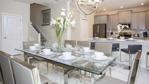 House, 6 Bedrooms | In-room dining - Champions Gate 1600 A (Davenport)