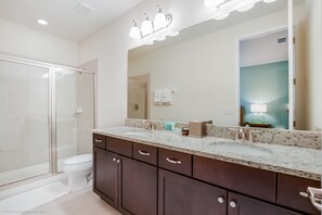 House, Multiple Beds | Bathroom | Soap, shampoo, toilet paper - Encore Resort at Reunion 221 (Kissimmee)