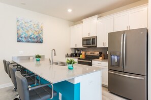 Townhome, 5 Bedrooms | Private kitchen