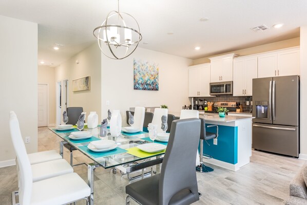 Townhome, 5 Bedrooms | In-room dining