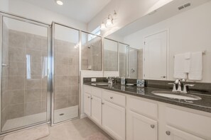 منزل - ٤ غرف نوم | حمام