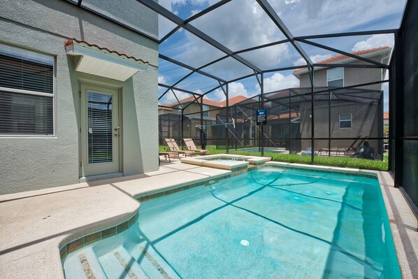 Talo, 5 makuuhuonetta | Ulkouima-allas