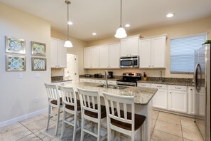 Talo, 5 makuuhuonetta | Yksityinen keittiö