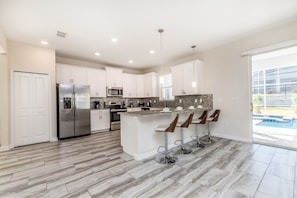 House, 6 Bedrooms | Private kitchen