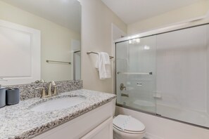 House, 6 Bedrooms | Bathroom