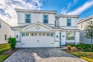 House, 6 Bedrooms | Front of property