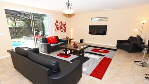 Living area - Cypress Pointe 1127 (Davenport)