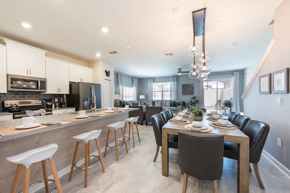 Townhome, 5 Bedrooms | In-room dining