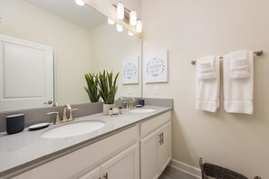 Townhome, 5 Bedrooms | Bathroom