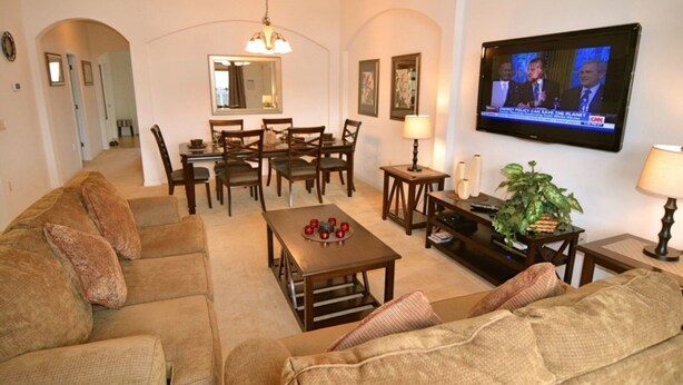 House, 4 Bedrooms | Ruang tamu | TV skrin rata 