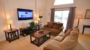 House, 4 Bedrooms | Ruang tamu | TV skrin rata 