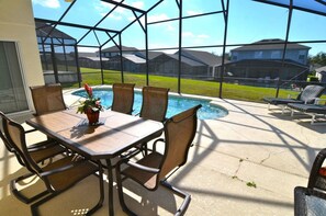 Hus - 4 sovrum | Inomhuspool | Utomhuspool och solstolar