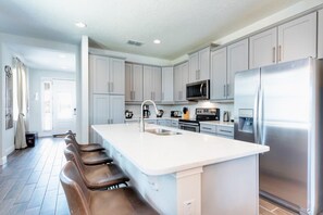 House, Multiple Beds | In-room dining - Encore Resort at Reunion 1855 (Kissimmee)