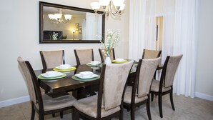 In-room dining - Paradise Palms 8961 (Kissimmee)