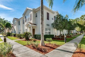 Townhome, 4 Bedrooms | Front of property