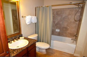 Condo, 2 Bedrooms | Bathroom - Bella Piazza 814 (Davenport)