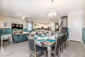 House, Multiple Beds | In-room dining