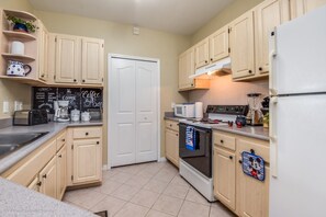 Private kitchen - Legacy Dunes 8816 (Kissimmee)
