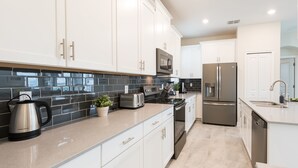 House, 5 Bedrooms | Dapur peribadi