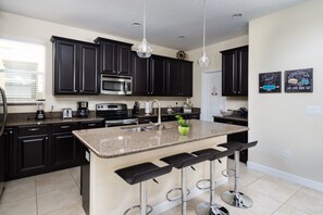 Talo, 5 makuuhuonetta | Yksityinen keittiö