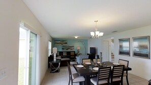 House, 4 Bedrooms | In-room dining