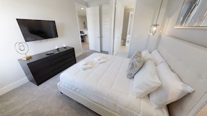 Casa, várias camas | 8 quartos, ferros/tábuas de passar roupa, Wi-Fi de cortesia