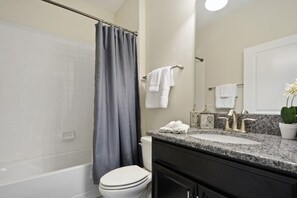 House, 5 Bedrooms | Bathroom