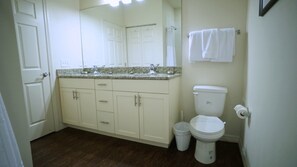 Maison mitoyenne, 3 chambres | Salle de bain