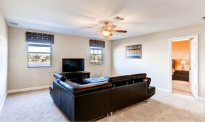 Living area - Providence 2365 (Davenport)